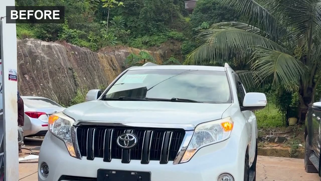Facelifted vehicle with upgraded roof rails and window visors